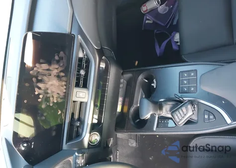 2024 Lexus Ux 250H Premium z USA, uszkodzony, nr VIN JTHP6JBH8R2190362